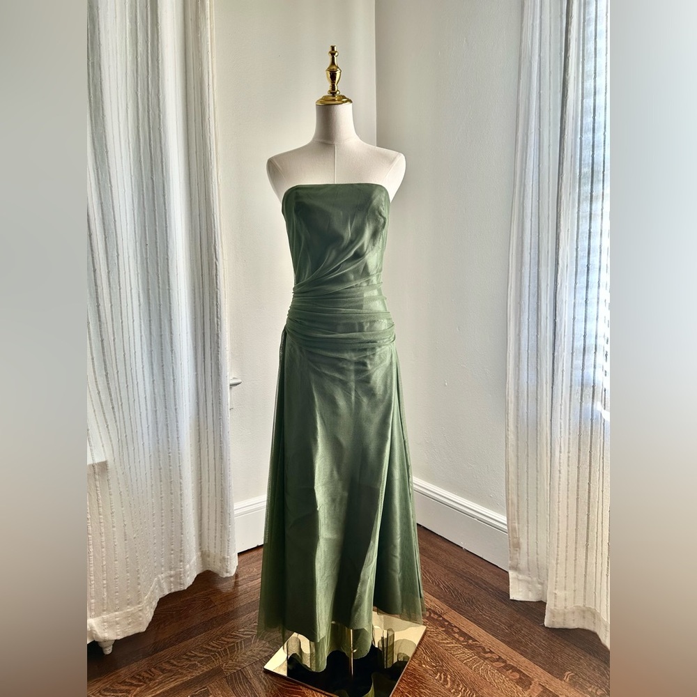 Vera Wang Strapless Green Gown